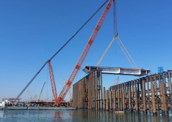 起重滑车成功吊装京雄高速永定河特大桥232吨钢箱梁