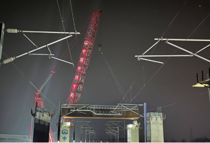 郑济铁路跨京济联络线特大桥建设使用起重滑车