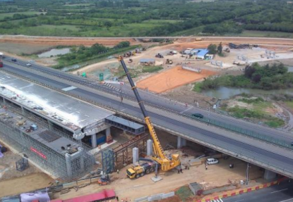 宁芜高速改扩建工程首件钢箱梁顺利吊装