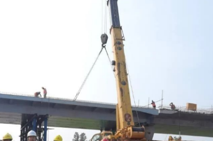 京沪高速改扩建工程使用起重滑车吊装