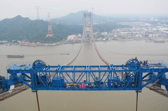 成华起重滑车参与五峰山长江大桥建造