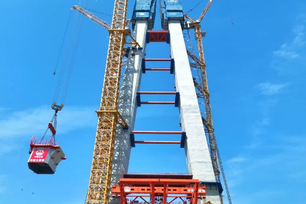 马鞍山公铁大桥钢塔吊装使用起重滑车